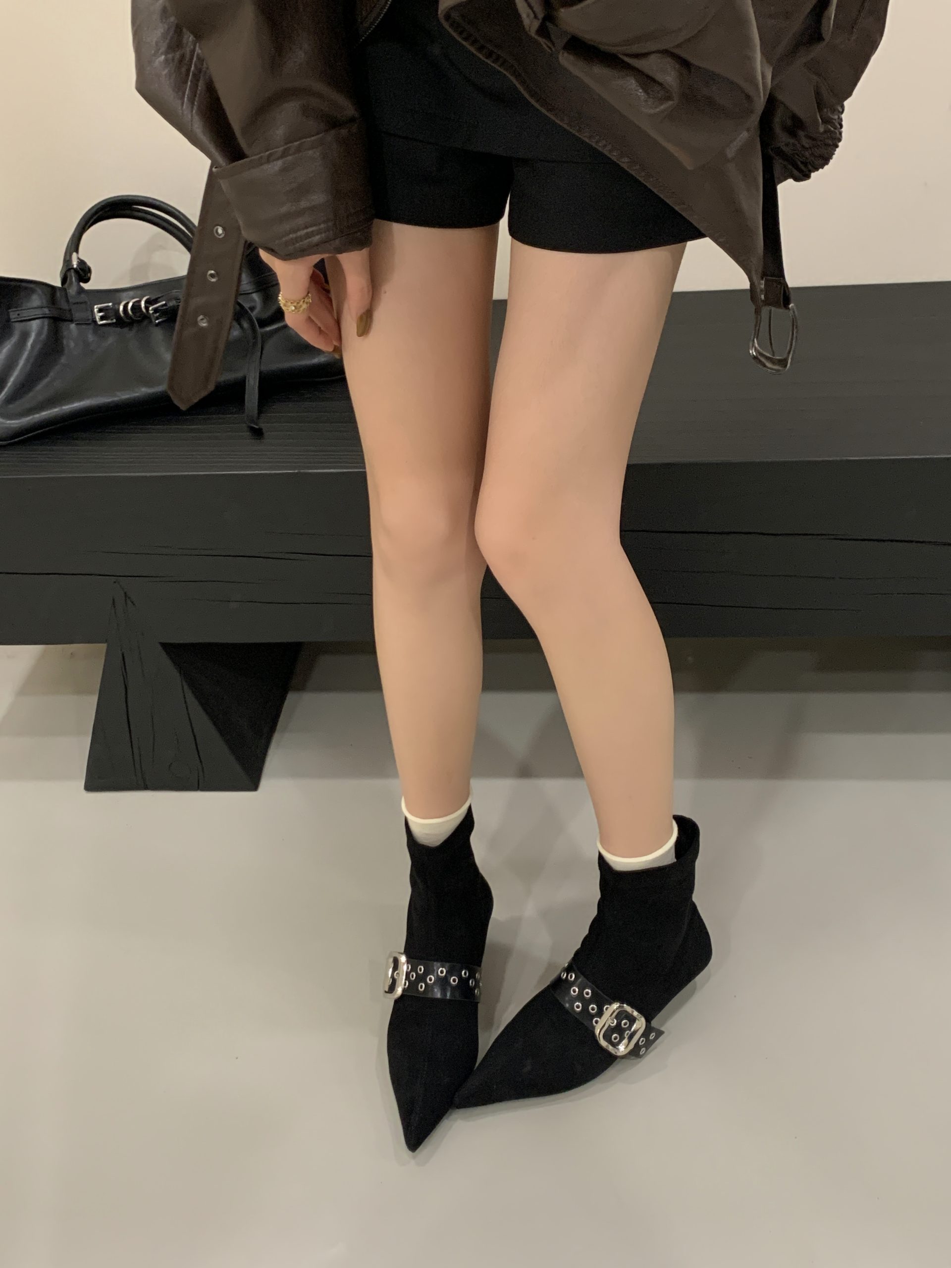 2025 New Fashion Versatile Women’s Pointed Toe Low Heel Simple Temperament Slim Ankle Boots
