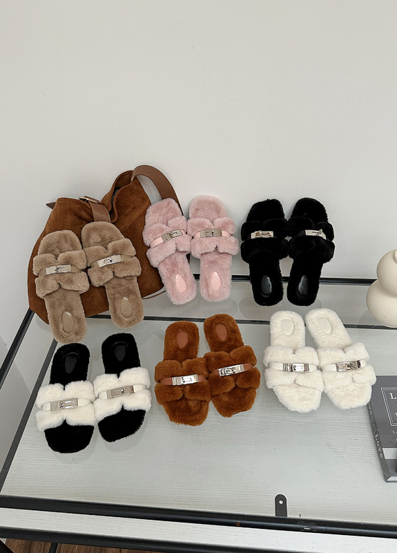 Dumier Women’s Winter Furry Slippers 2025 New Arrival Non-Slip Square Toe Flat House Shoes