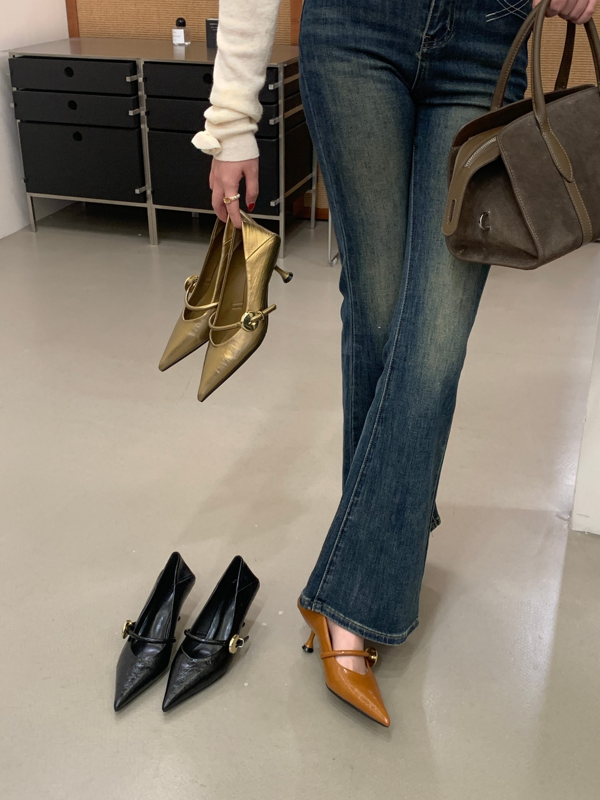 2026 New Autumn Shallow Mouth Soft Leather Pointed Toe Thin Heel Metal One-Strap Fashion Commuter Women’s Shoes