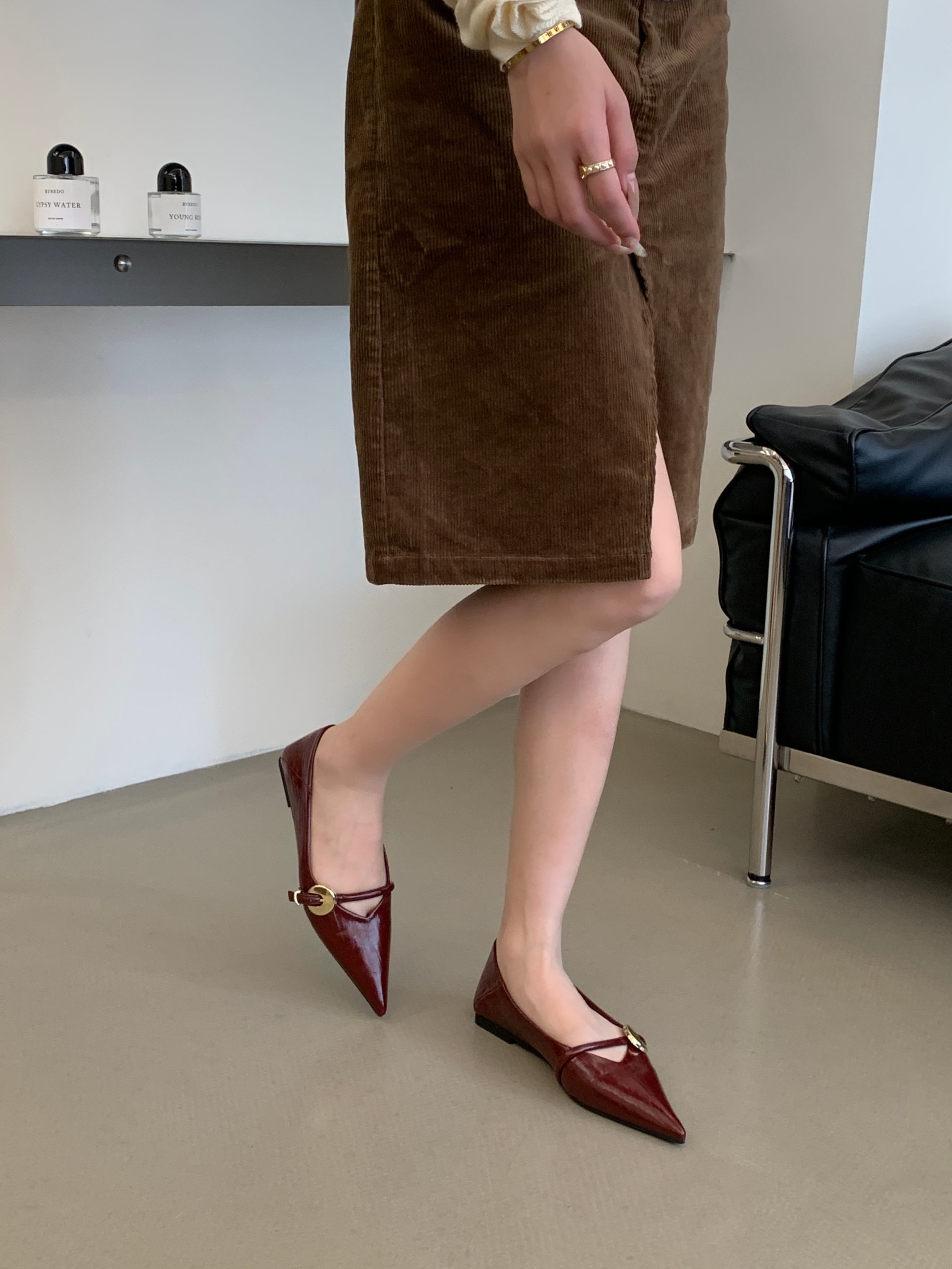 2026 New Pointed Toe Shallow Flat Women’s Comfortable French Style Soft Leather Slip-On Shoes